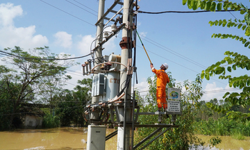 Điện lực Bắc Ninh khắc phục sự cố, bảo đảm cung ứng điện sau lũ
