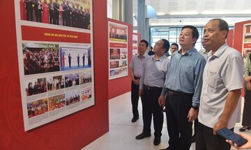 Khẩn trương hoàn thành triển lãm chào mừng Đại hội đại biểu Đảng bộ Chính phủ