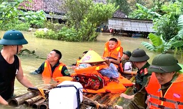 Hơn 32.000 cán bộ chiến sĩ Công an tham gia khắc phục hậu quả mưa lũ