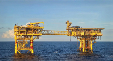 Vietsovpetro đón dòng dầu thương mại đầu tiên từ giàn BK-24