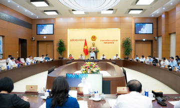Chủ tịch Quốc hội ký ban hành loạt nghị quyết trọng điểm