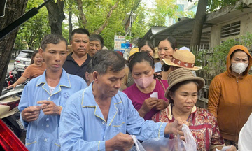 Thành phố Huế: “Ấm lòng” hàng ngàn suất cơm thiện nguyện