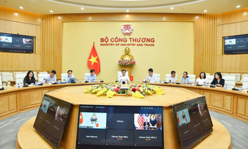 Thứ trưởng Nguyễn Sinh Nhật Tân điện đàm với Phó Đại diện Thương mại Hoa Kỳ