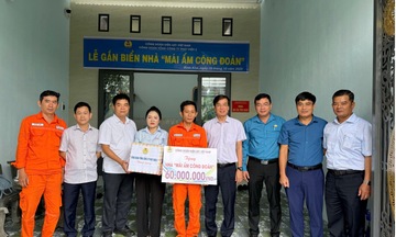 Lễ gắn biển “Mái ấm Công đoàn”: Niềm vui trọn vẹn trong ngôi nhà mới