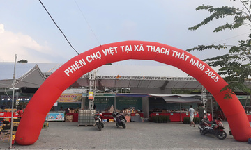 Phiên chợ Việt đưa OCOP, hàng Việt chất lượng về ngoại thành