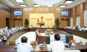 Thông qua mức thuế bảo vệ môi trường với xăng, dầu, mỡ nhờn năm 2026