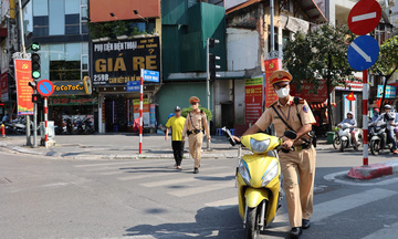 Cảnh sát giao thông bắt đầu đợt cao điểm kiểm soát nồng độ cồn