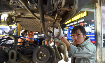 Nữ sinh viên Trịnh Thu Hương: Vươn tới ước mơ trở thành 'bác sĩ' xe hơi