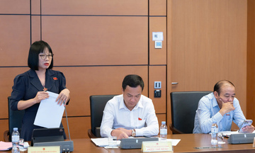 Đại biểu Nguyễn Thị Việt Nga: Phải khắc phục triệt để các điểm nghẽn hạ tầng số