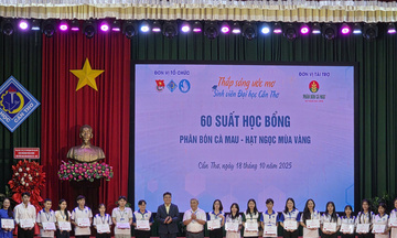 Phân bón Cà Mau tiếp tục 'Thắp sáng ước mơ' sinh viên Đại học Cần Thơ
