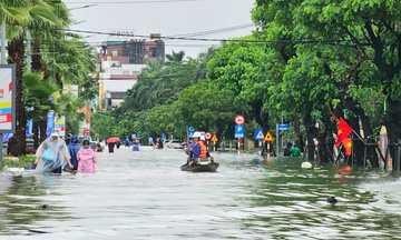 Thành phố Huế: Cho học sinh nghỉ học 2 ngày để tránh bão số 12