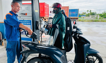 Giá xăng dầu hôm nay 25/10/2025: Tiếp đà tăng nhẹ