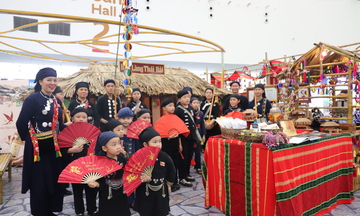  Hội chợ Mùa Thu: Bà con người Tày sẵn sàng làm ‘đại sứ’ văn hóa
