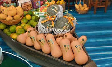 Cá tầm ‘khổng lồ được đấu giá tại Tuần lễ Nông sản Việt 2025