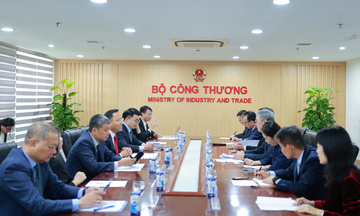 Thứ trưởng Nguyễn Hoàng Long làm việc với Phó Thị trưởng thành phố Trùng Khánh