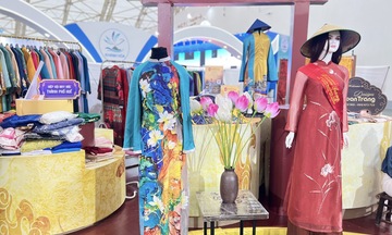 Hội chợ Mùa Thu mở cánh cửa lớn cho ngành may mặc truyền thống Huế