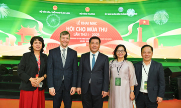 Bộ trưởng Nguyễn Hồng Diên gặp gỡ doanh nghiệp quốc tế trước giờ khai mạc Hội chợ Mùa Thu