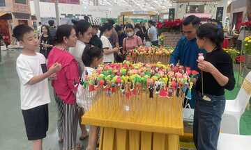 “Tinh hoa Thu Hà Nội” tấp nập đón khách tại Hội chợ Mùa Thu