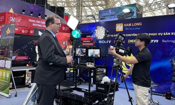 Trải nghiệm công nghệ làm phim 'Mưa đỏ' tại Hội chợ Mùa Thu 