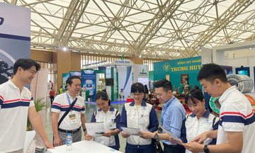 Chùm ảnh: Nhộn nhịp khách mua sắm hàng Việt tại Hội chợ Mùa Thu 2025
