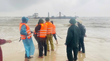 Bộ đội Biên phòng Quảng Trị ứng cứu các thuyền viên gặp nạn trên biển