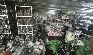 Hà Nội: Phát hiện hơn 16.000 sản phẩm giả nhãn hiệu YONEX 