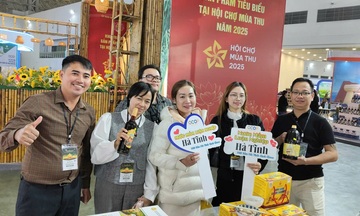Hội chợ Mùa Thu 2025: Nhiều sản phẩm đặc sản Hà Tĩnh ‘cháy hàng’