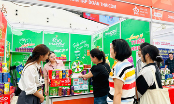 Nhiều gian hàng hút khách nhờ ưu đãi hấp dẫn tại Hội chợ Mùa Thu 2025