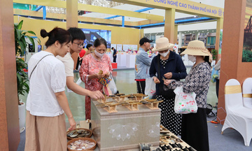 Tinh hoa thủ công mỹ nghệ Hà Nội ghi dấu ấn tại Hội chợ Mùa Thu