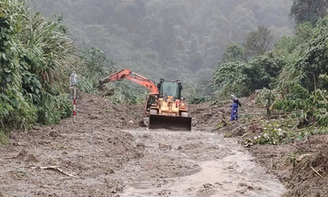 Quảng Ngãi: Trắng đêm thông tuyến đèo Lò Xo