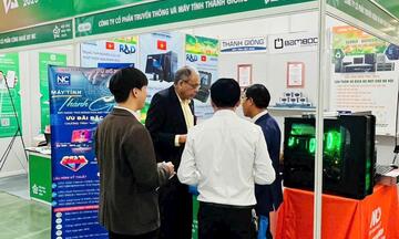 Gian hàng máy tính 'Made in Vietnam' hút khách tại Hội chợ Mùa Thu