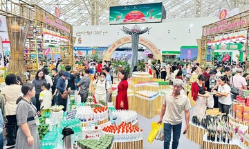 Hương sen quê Bác lan tỏa tại Hội chợ Mùa Thu 2025