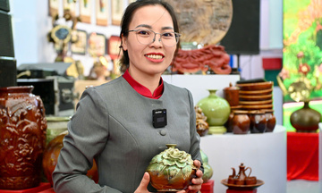 Hợp tác xã Gốm Minh Tâm mang hồn Phù Lãng đến Hội chợ Mùa Thu 2025