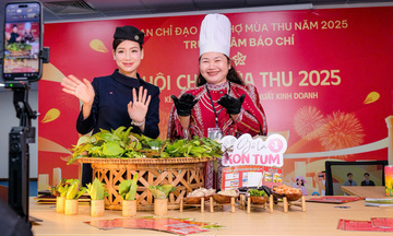 Độc đáo món gỏi 60 loại lá ở Hội chợ Mùa Thu