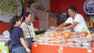 Đa sắc ẩm thực vùng miền tại Hội chợ Mùa Thu