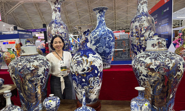 Gốm sứ Quốc Phương thu hàng tỷ đồng mỗi ngày tại Hội chợ Mùa Thu
