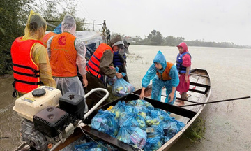 Vầng Trăng Khuyết cứu trợ thần tốc rốn lũ miền Trung