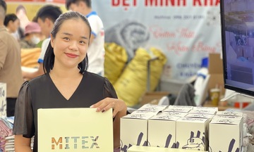 Dệt Minh Khai hút khách tại Hội chợ Mùa Thu