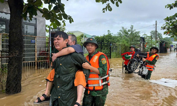 Đà Nẵng: Căng mình giúp dân