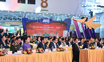 Bộ trưởng Nguyễn Hồng Diên dự Lễ bế mạc Hội chợ Mùa Thu lần thứ nhất - 2025