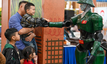 Robot Việt khuấy động Hội chợ Mùa Thu 2025