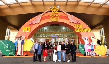 Chi bộ 3 - Đảng bộ Báo Công Thương sinh hoạt chuyên đề tại Hội chợ Mùa Thu