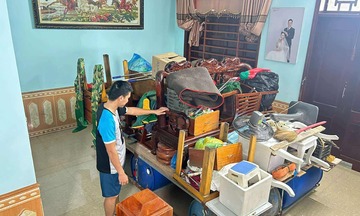 'Thang máy chống lũ, sàn phao di động' cứu cánh người dân mùa lũ 