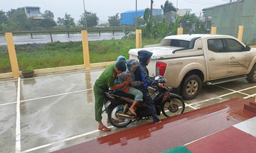 Quảng Ngãi khuyến cáo người dân không ra khỏi nhà từ 16 giờ ngày 6/11