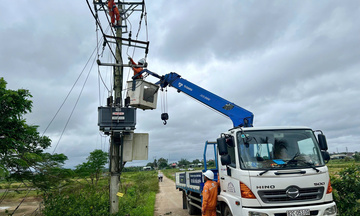 EVNCPC: Cấp điện trở lại cho hơn 555.000 khách hàng sau bão số 13