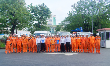 Điện lực Huế hỗ trợ Điện lực Gia Lai khắc phục lưới điện sau bão số 13