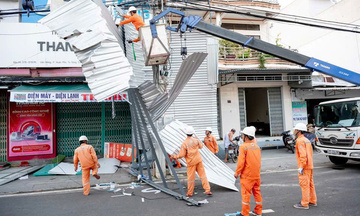 EVNCPC khôi phục cấp điện cho gần 1,13 triệu khách hàng sau bão số 13