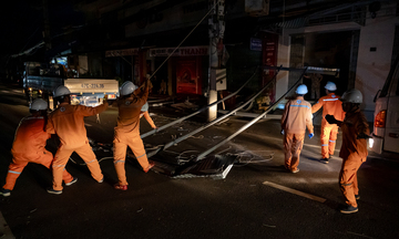 Đắk Lắk: Làm việc xuyên đêm, khẩn trương khắc phục sự cố mất điện do bão