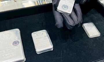 Giá bạc hôm nay 10/11/2025: Bạc duy trì ổn định