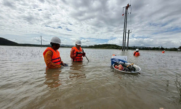 EVNCPC: Tăng tốc xử lý sự cố điện sau bão số 13 (Kalmaegi)